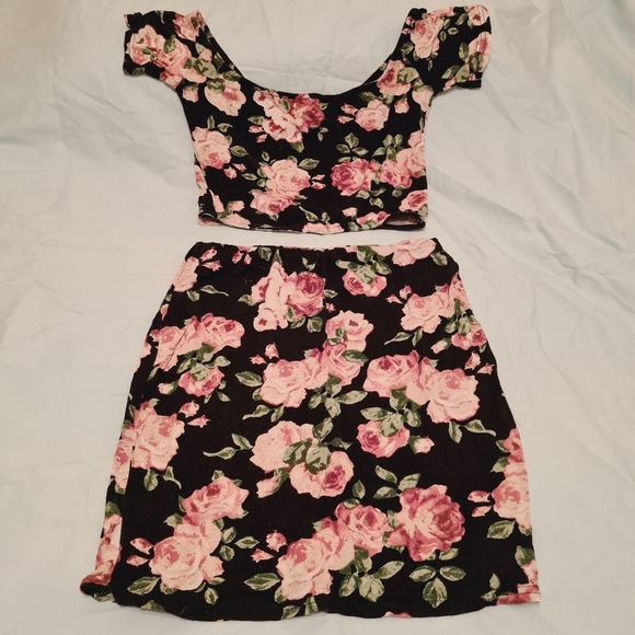 Ice Fashion Dresses & Skirts - Ice Fashion Size 8 Floral Tops + Mini Skirt Flower Dress